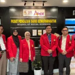 Delegasi dosen Program Studi Magister Administrasi Publik (MAP) Fakultas Ilmu Sosial dan Ilmu Politik Universitas Hasanuddin berpose di depan School of Social Sciences, Universiti Sains Malaysia (USM), Penang, pada kegiatan International Colloquium on Policy and Governance, Senin (24/11/2025). Kegiatan ini mempererat kerja sama akademik antara Unhas dan USM dalam bidang riset kebijakan publik dan tata kelola pemerintahan.